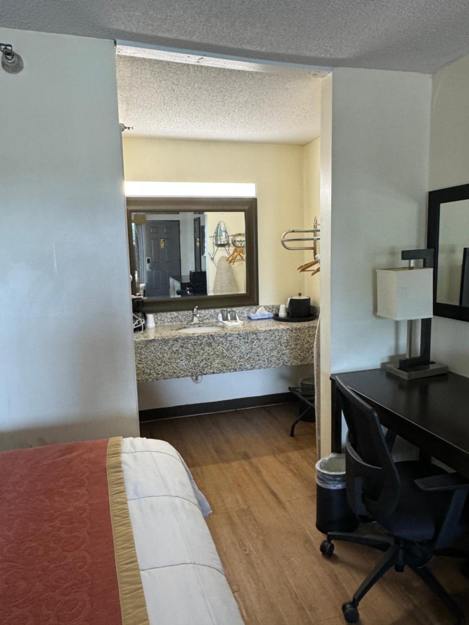 Travel Inn - Lugoff Екстер'єр фото